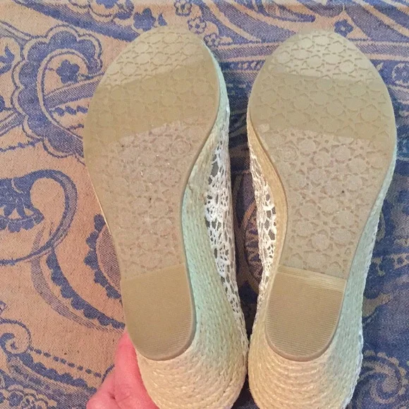 NWOT Ivory Lace Espadrilles - Picture 3 of 3